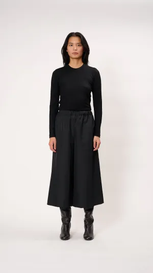 Cropped Trousers in Black